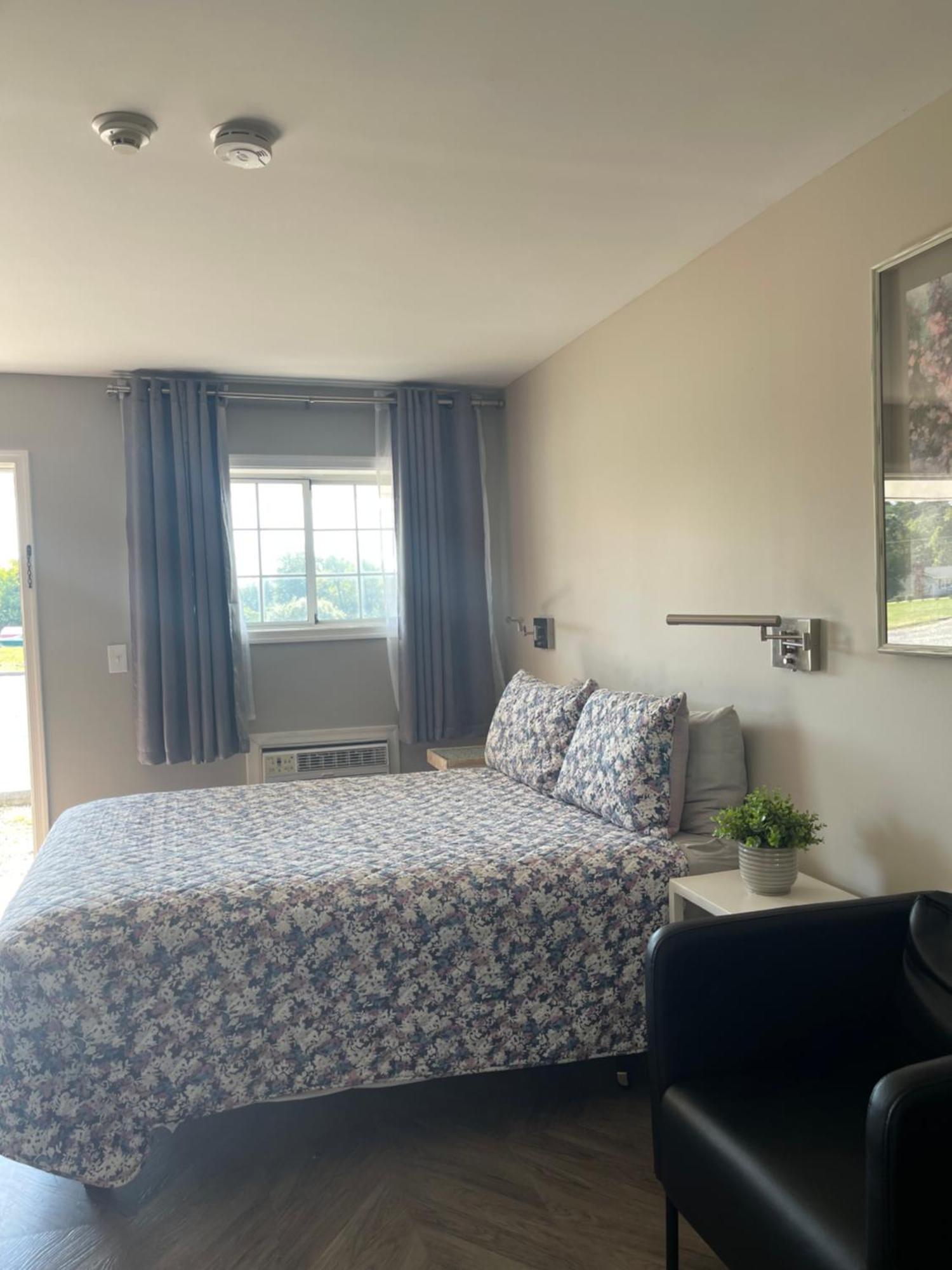 Hotel Lake Anna Glenora 外观 照片
